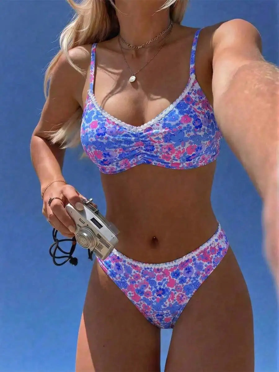 Summer Ditsy Floral Bikini Set With Ruched Detail And Lace Trim For Beach Vacation